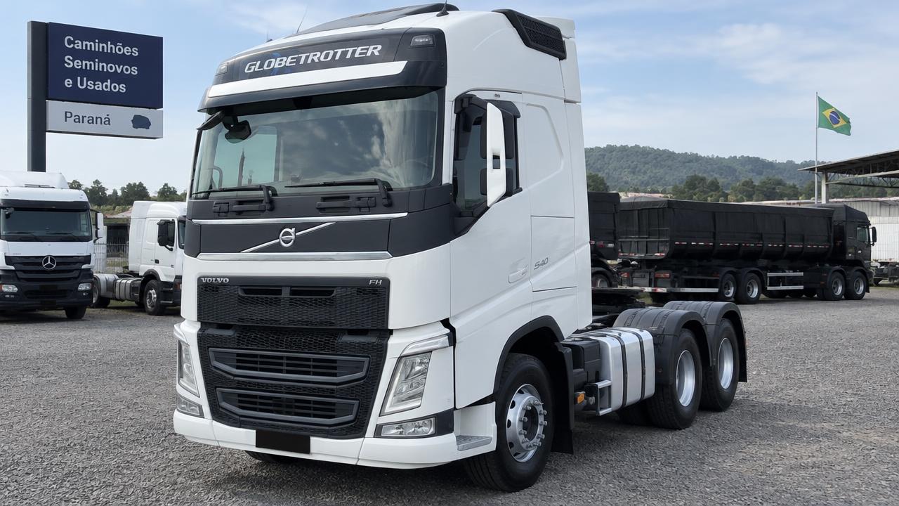 Volvo FH 540 6x4 Globetrotter 2022 branco — frente