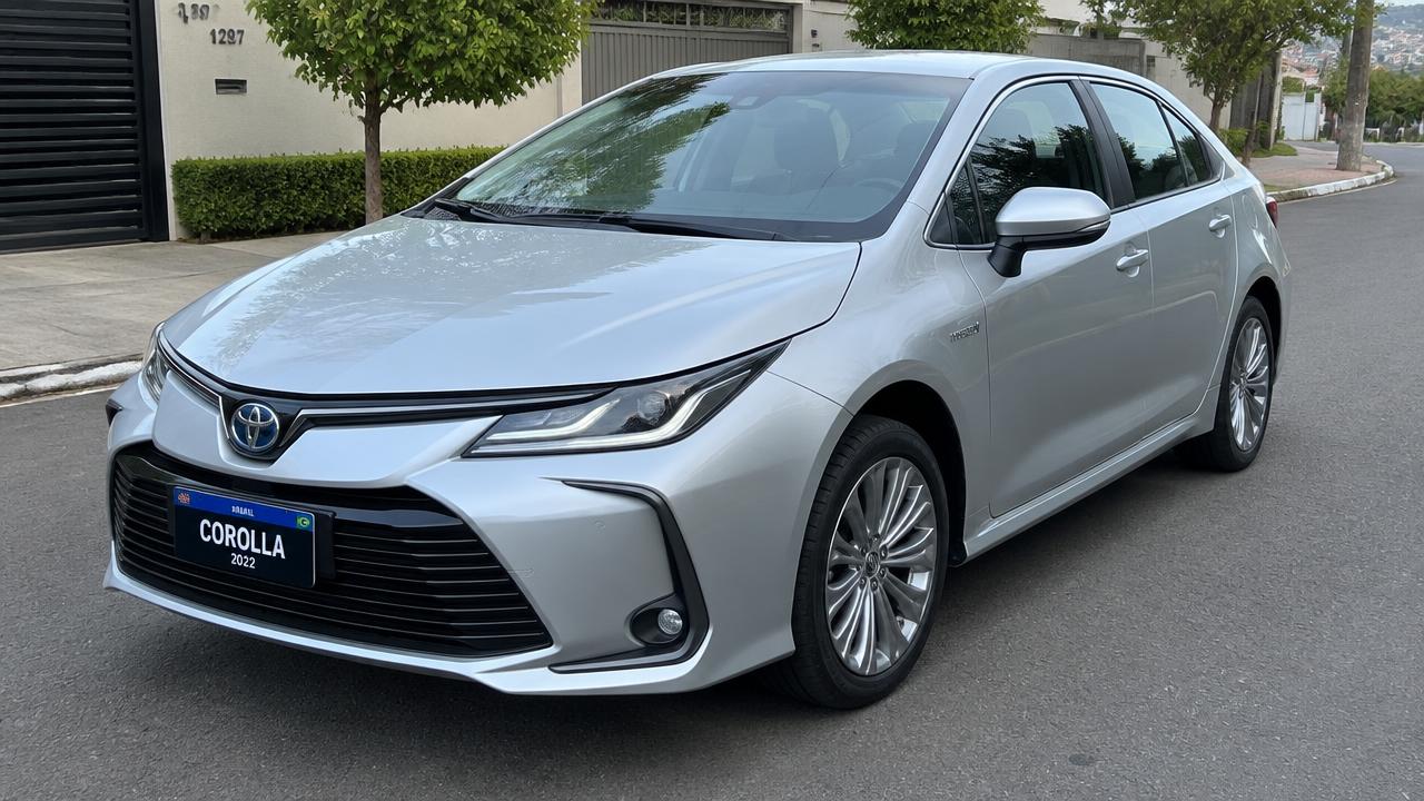 Toyota Corolla 2.0 XEi 2022 prata — frente